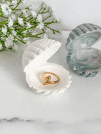 Open Clam Ring Holder