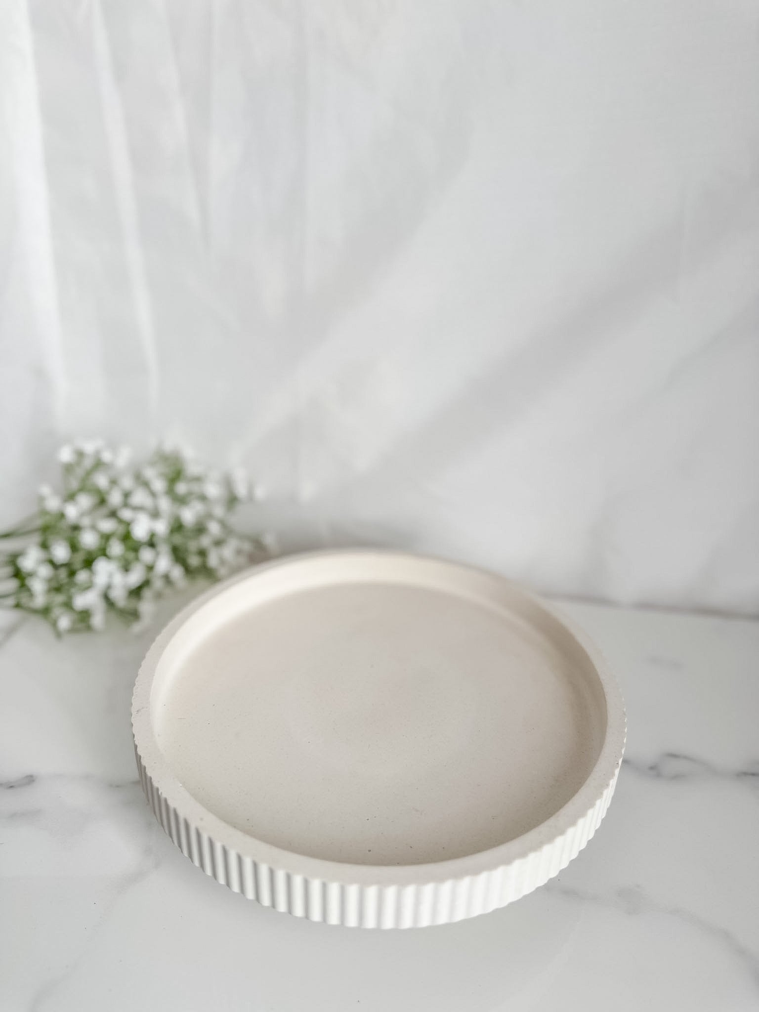Ribbed Edge Decor Stand