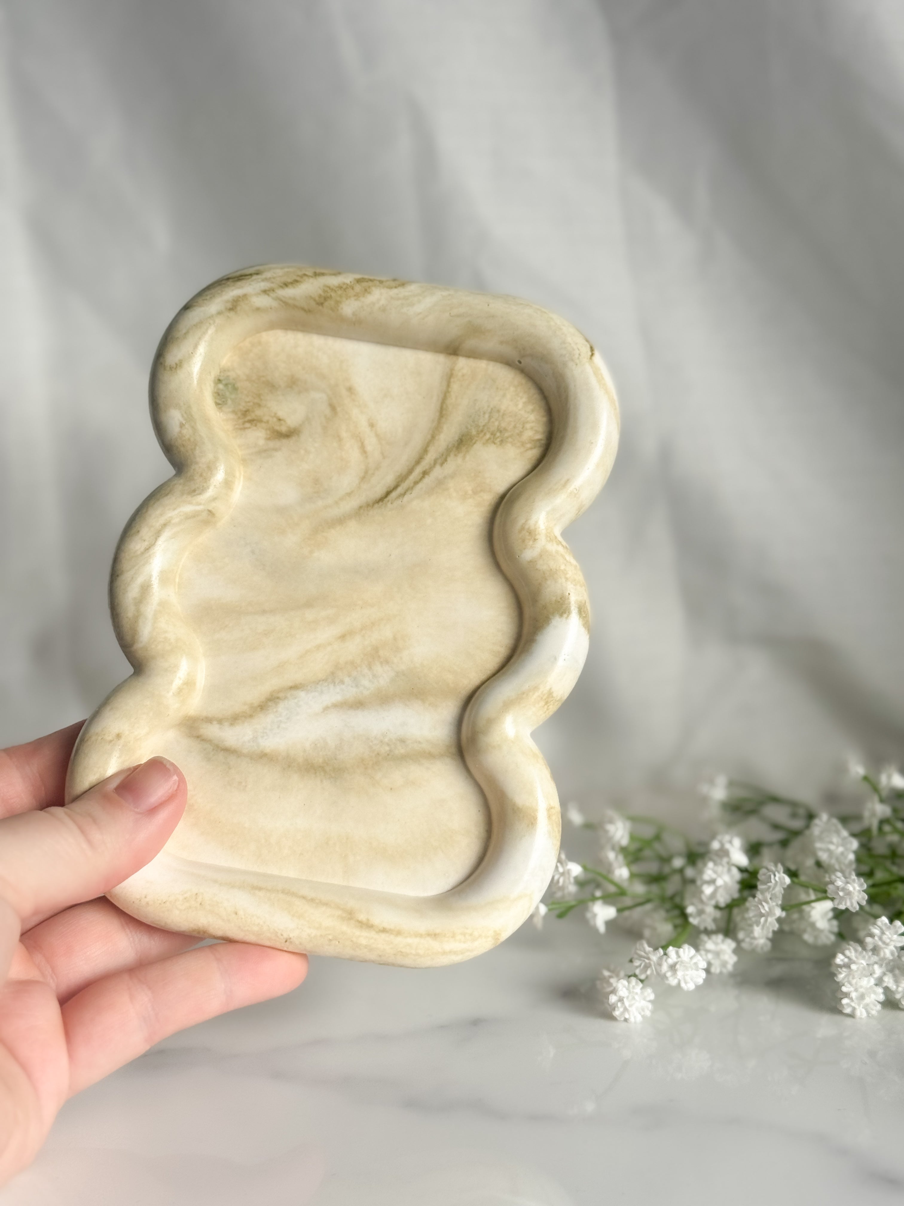 Wavy Balloon Edge Tray